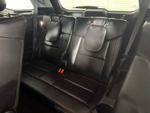 Used 2024 Ford Explorer XLT w/ Equipment Group 202A AWD/4WD image 34