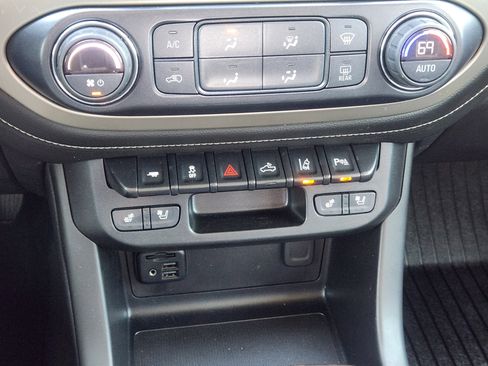 Certified 2021 GMC Canyon Denali image 19