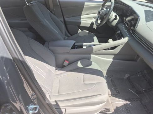 Used 2025 Hyundai Elantra SEL FWD image 31
