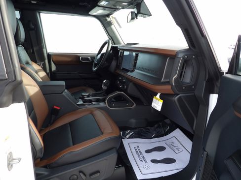 New 2024 Ford Bronco Outer Banks image 10