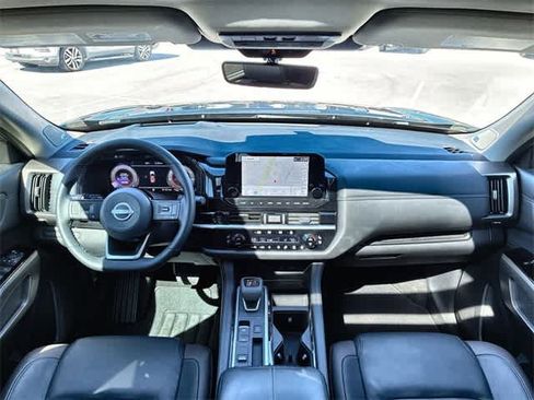 Used 2025 Nissan Pathfinder Platinum w/ Black Appearance Package image 16