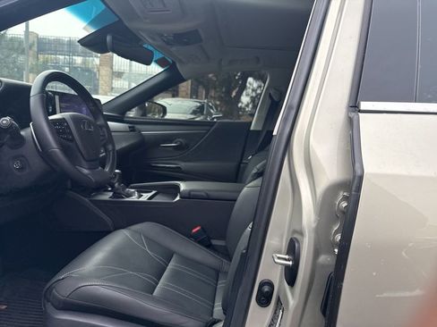 Certified 2025 Lexus ES 300h w/ Luxury Package image 11