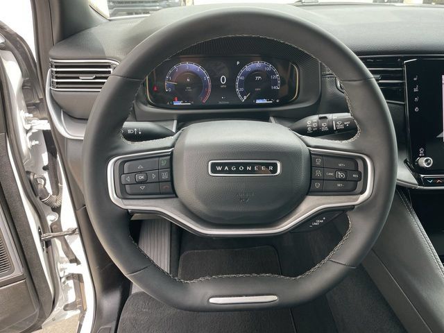 Used 2025 Jeep Wagoneer 4WD image 14
