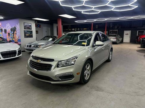 Used 2015 Chevrolet Cruze LT FWD image 1