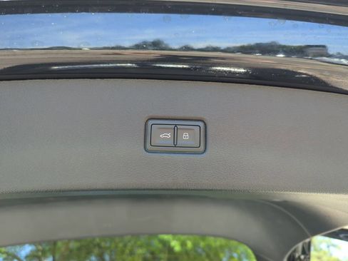 Used 2022 Audi Q5 2.0T Premium w/ Convenience Package image 34