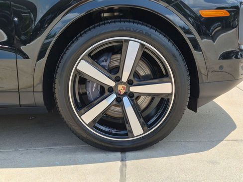 Certified 2026 Porsche Cayenne AWD/4WD image 26