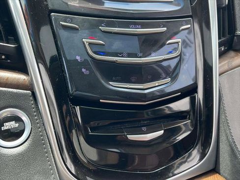 Used 2018 Cadillac Escalade Premium Luxury AWD/4WD image 33
