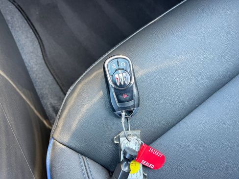 Used 2025 Buick Envista Sport Touring image 21