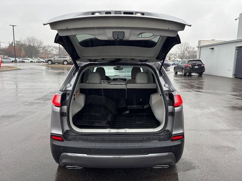 Used 2019 Jeep Cherokee Limited image 7