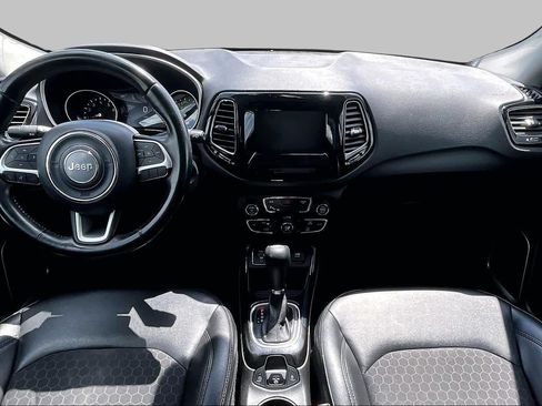 Used 2019 Jeep Compass Latitude FWD image 14