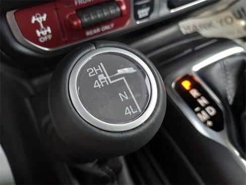 Used 2024 Jeep Gladiator Rubicon w/ Technology Group image 23