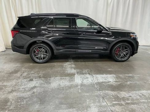New 2026 Ford Explorer ST-Line w/ ST-Line Street Pack AWD/4WD image 2