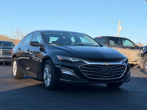 Used 2025 Chevrolet Malibu LT image 3
