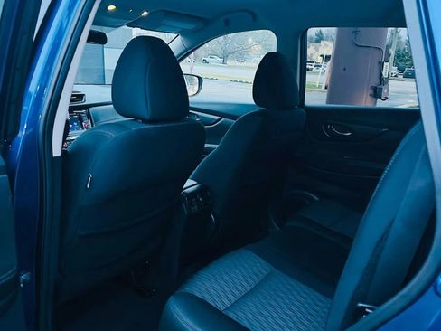 Used 2018 Nissan Rogue SV image 12
