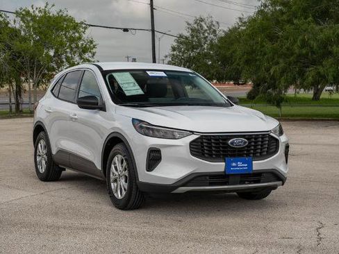 Certified 2023 Ford Escape Active w/ Tech Pack #1 FWD image 2