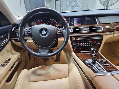 Used 2013 BMW 750Li image 16