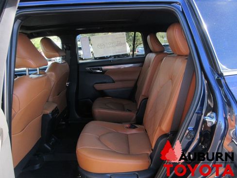 New 2026 Toyota Highlander Platinum image 20
