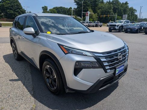 Used 2024 Nissan Rogue SV AWD/4WD image 8