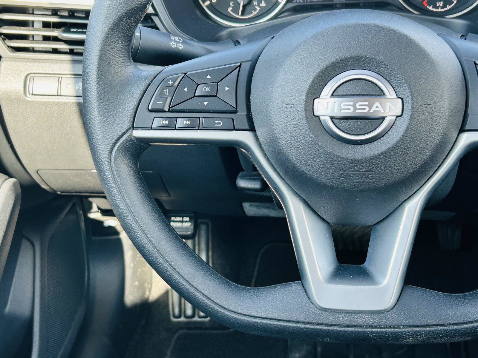 Used 2025 Nissan Altima 2.5 SV FWD image 13