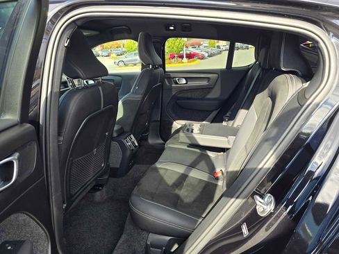 Used 2023 Volvo C40 P8 Recharge Ultimate image 18