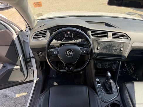 Used 2018 Volkswagen Tiguan SEL FWD image 19