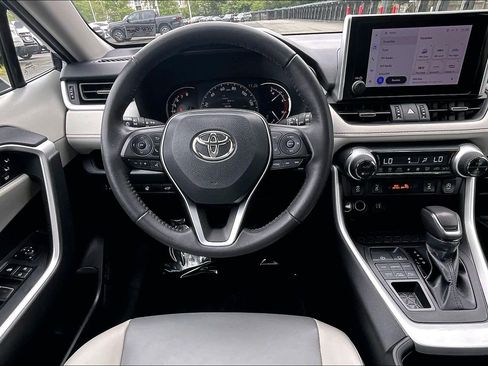 Used 2023 Toyota RAV4 XLE Premium AWD/4WD image 5