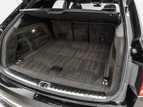 Used 2017 Bentley Bentayga AWD/4WD image 21