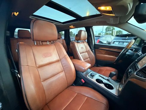 Used 2013 Jeep Grand Cherokee Overland AWD/4WD image 23