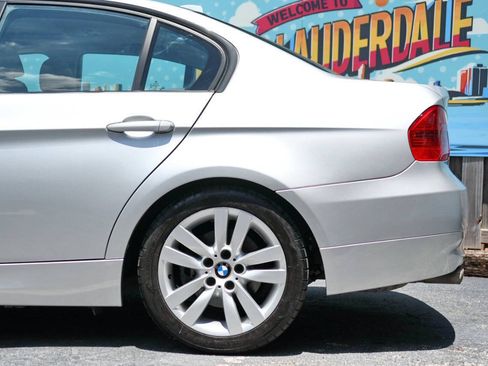 Used 2006 BMW 325i Sedan RWD image 9