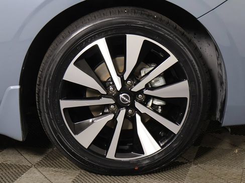 Used 2024 Nissan Sentra SV w/ SV Premium Package FWD image 23