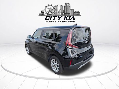 Certified 2025 Kia Soul LX w/ LX Technology Package FWD image 4
