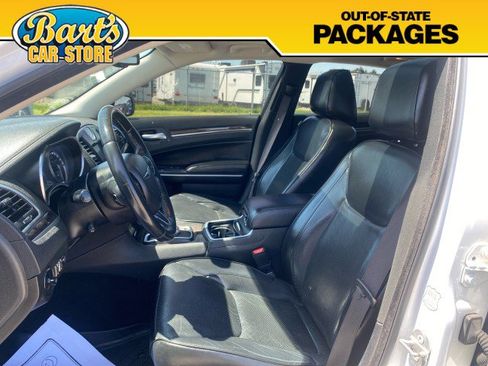 Used 2019 Chrysler 300 Limited AWD/4WD image 25