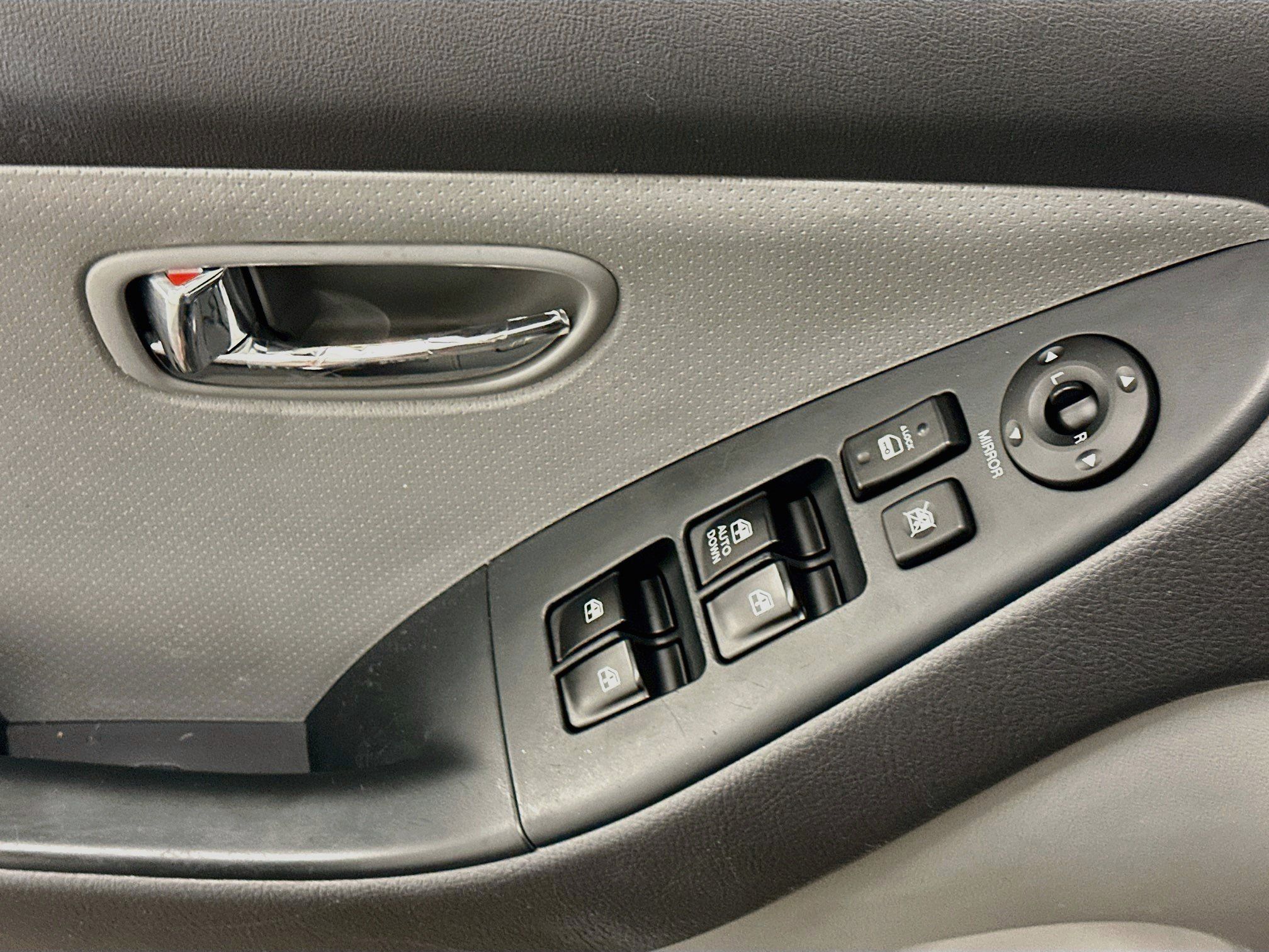 Used 2010 Hyundai Elantra SE FWD image 15