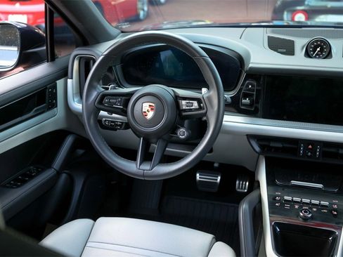 Used 2024 Porsche Cayenne S image 39