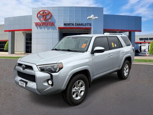 Used 2015 Toyota 4Runner SR5 RWD image 3