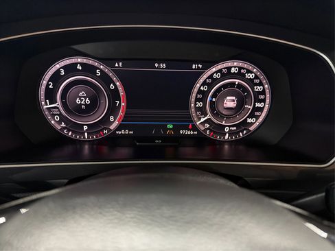 Used 2018 Volkswagen Tiguan SEL Premium FWD image 41