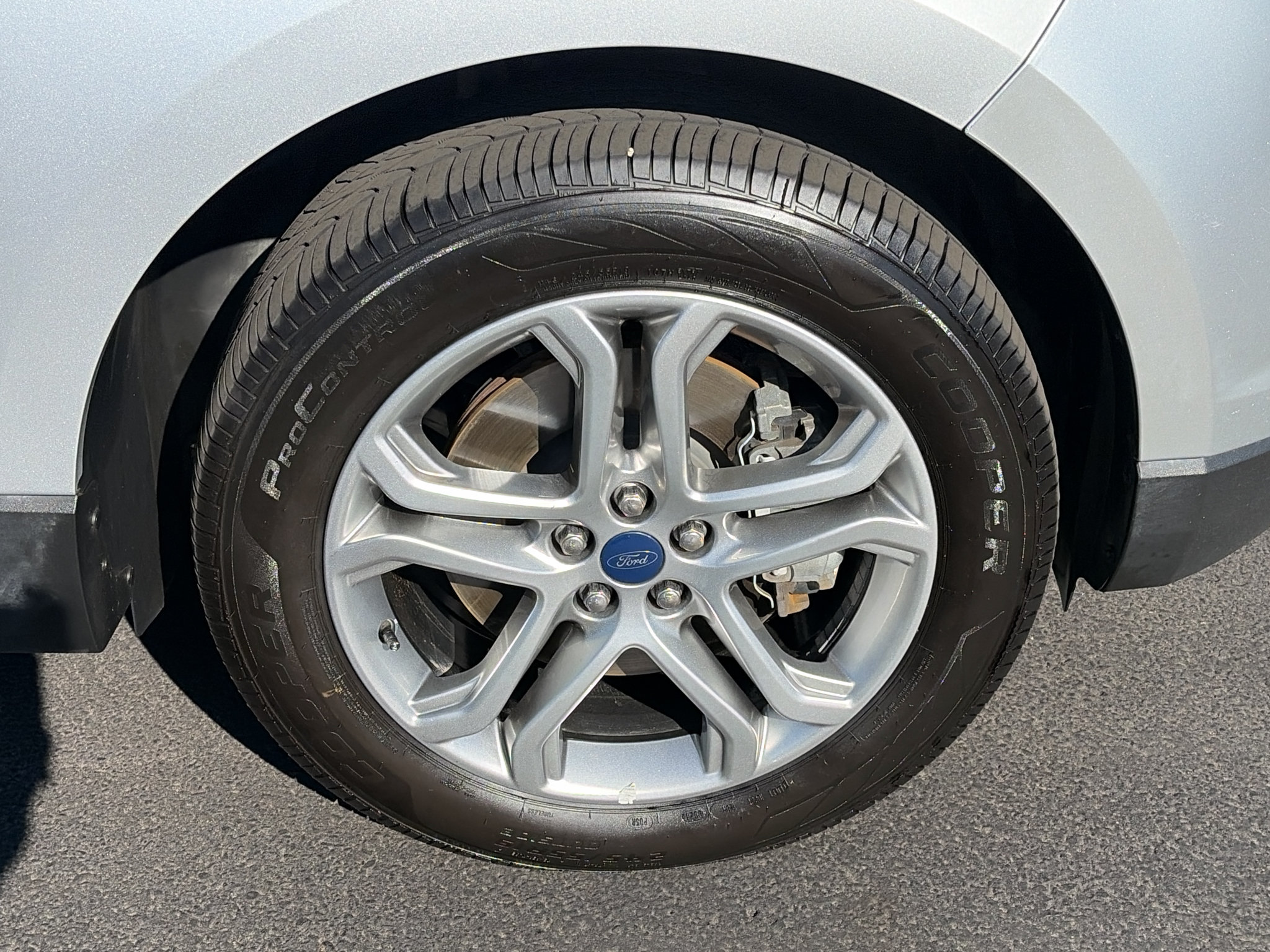 Used 2018 Ford Edge Titanium w/ Equipment Group 301A AWD/4WD image 9
