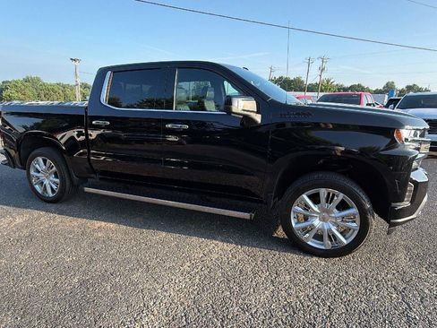 Used 2021 Chevrolet Silverado 1500 High Country w/ Technology Package AWD/4WD image 5