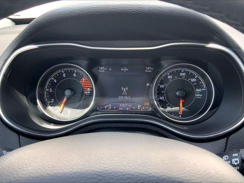 Used 2019 Jeep Cherokee Limited AWD/4WD image 16