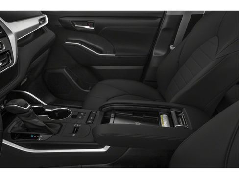 Used 2021 Toyota Highlander XLE FWD image 9