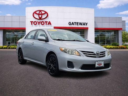 Used 2013 Toyota Corolla LE FWD image 3