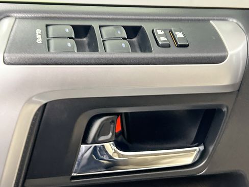 Used 2018 Toyota 4Runner SR5 Premium image 16