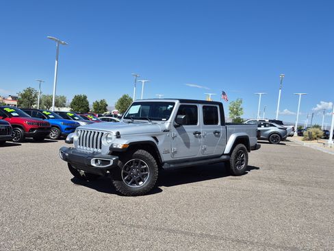 Used 2022 Jeep Gladiator Overland w/ Popular Equipment Package AWD/4WD image 1