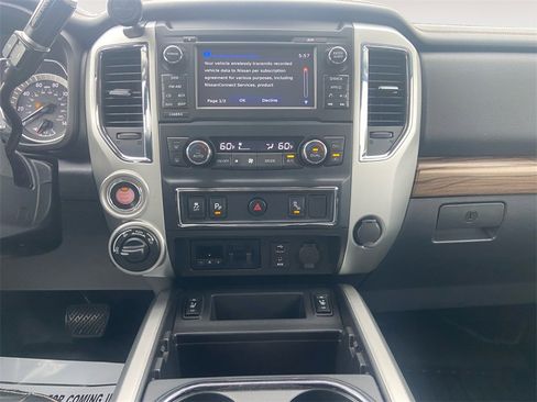 Used 2016 Nissan Titan SL image 11