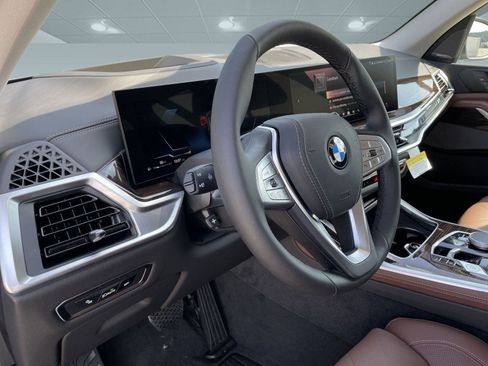Used 2026 BMW X7 xDrive40i w/ Premium Package image 4