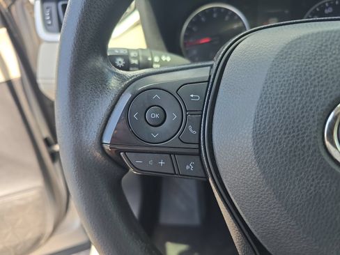 Used 2021 Toyota RAV4 XLE w/ Convenience Package FWD image 20