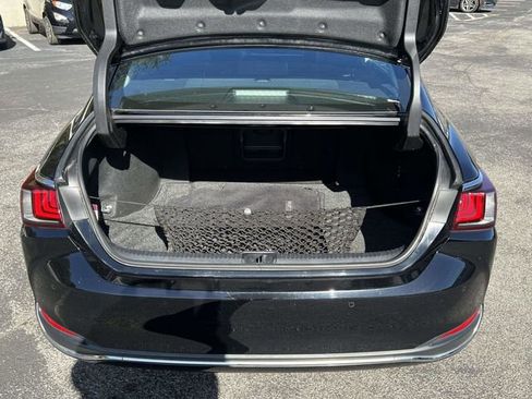 Used 2020 Lexus ES 300h Ultra Luxury w/ Accessory Package image 12