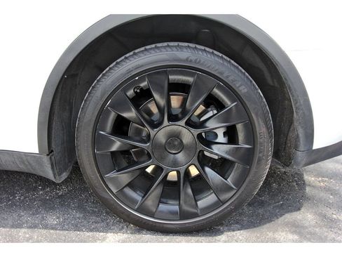 Used 2023 Tesla Model Y Long Range AWD/4WD image 30