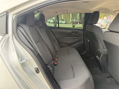Used 2025 Toyota Corolla LE image 29