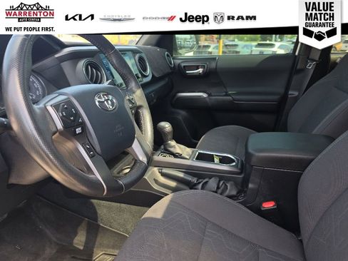 Used 2017 Toyota Tacoma TRD Off-Road w/ Premium & Technology Package AWD/4WD image 12